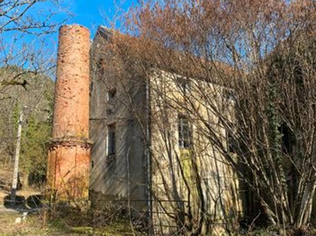MOULIN et maison de 175 m² avec grandes dépendances et terrain