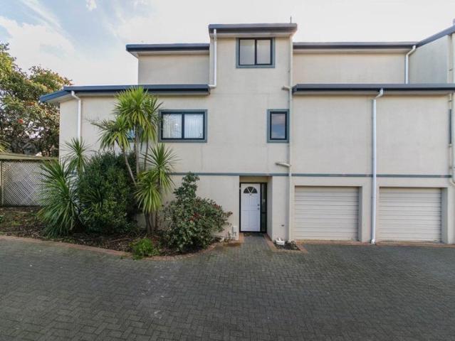 mount albert, 3 bedrooms