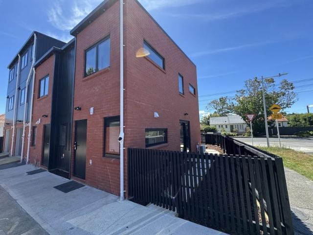 mount albert, 3 bedrooms