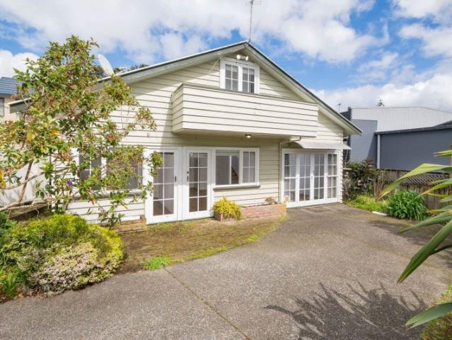 mount albert, 2 bedrooms