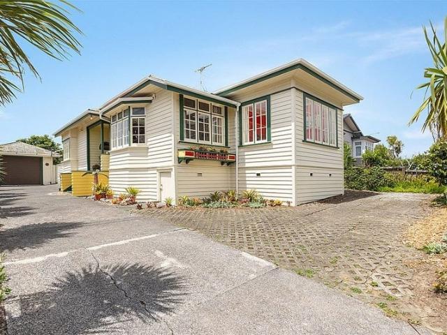 mount albert, 4 bedrooms