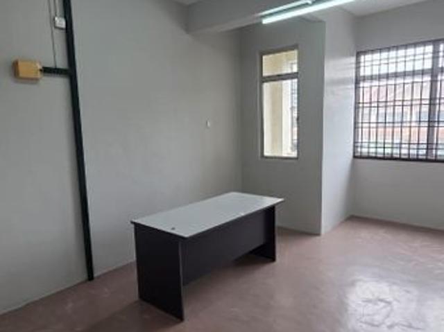 Mount Austin 3 Storey Shoplot 1st Floor For Rent