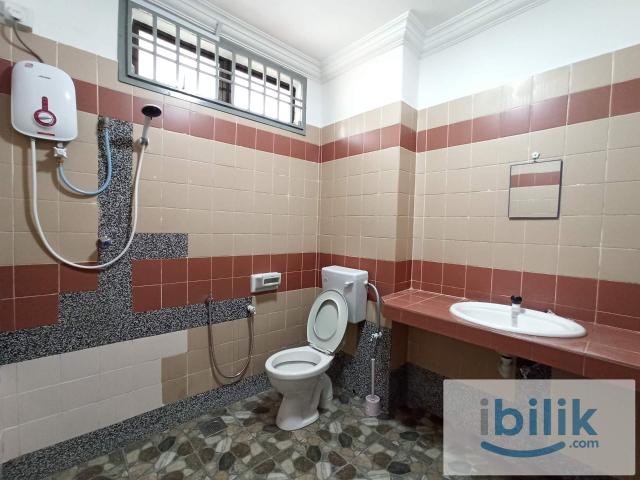 Mount Austin Fully Furnished Master Room with Private Bathroom for Rent