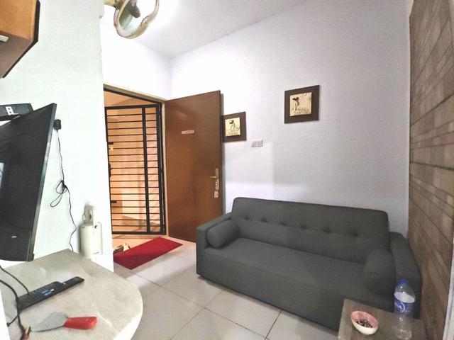 Mount Austin Palazio Studio For Sale Good Condition