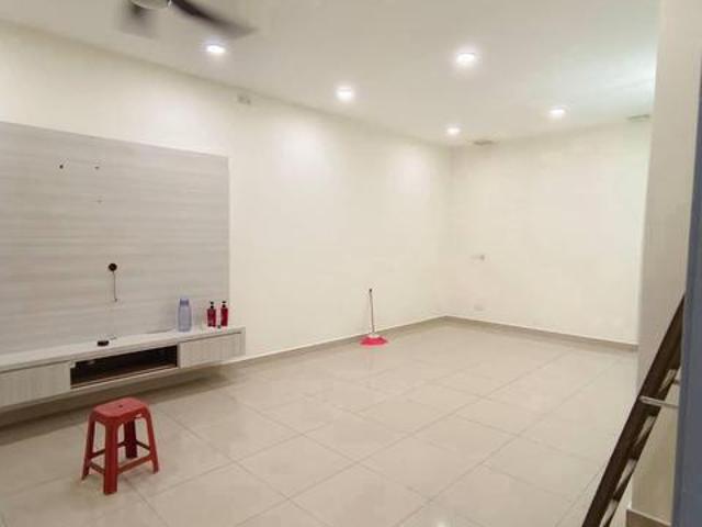 Mount Austin Residence Double Storey Renovated Extended Southwest Unit