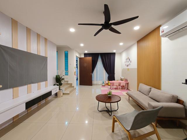 Mount austin Taman JP Perdana Cube 166 house for rent
