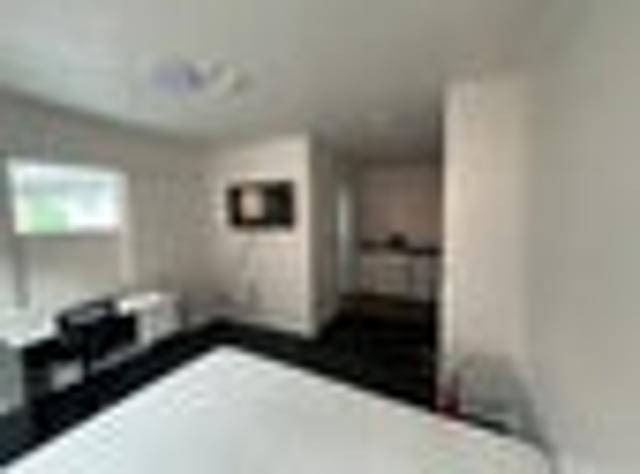 Newtown, 1 bedroom, $400 pw