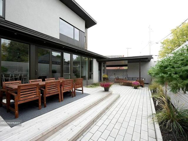 Mount Echo Park D10, Detached