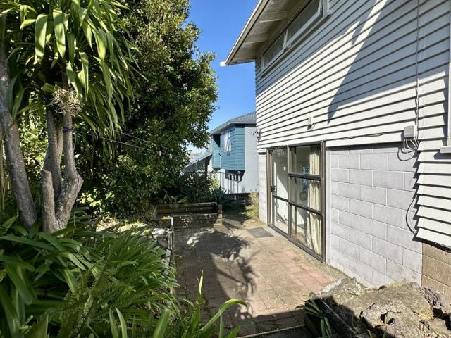 Mount Roskill, 2 bedrooms