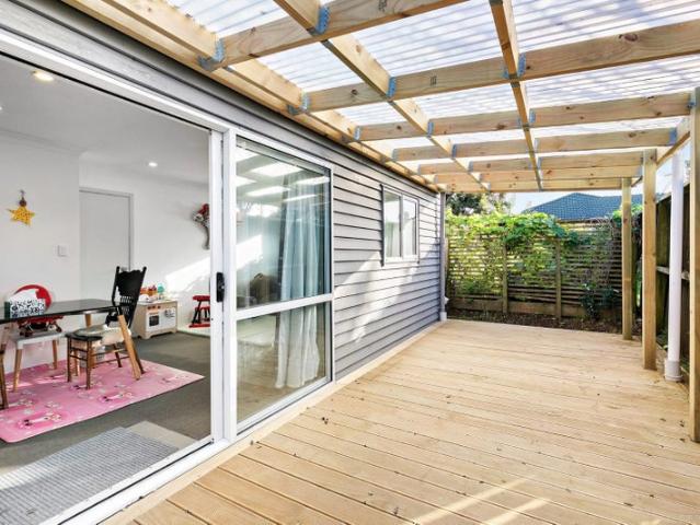 Mount Roskill, 2 bedrooms