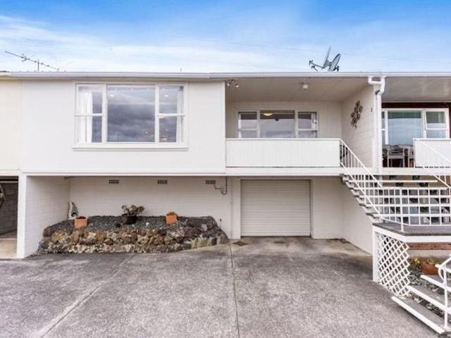 Mount Roskill, 2 bedrooms