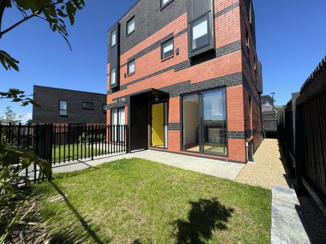Mount Roskill, 3 bedrooms