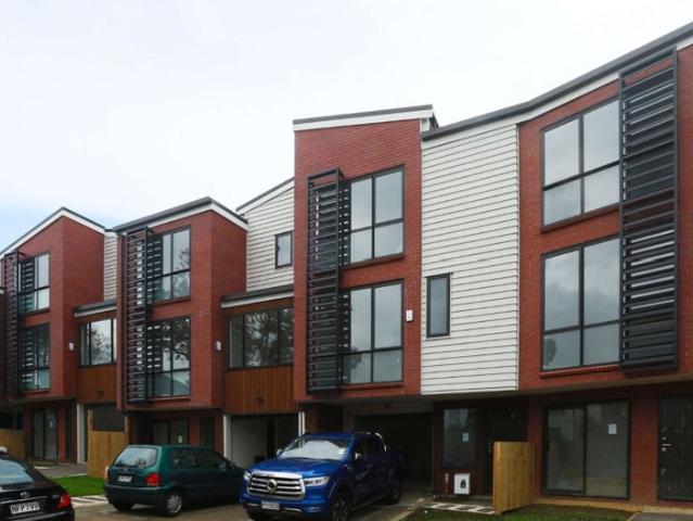 Mount Roskill, 4 bedrooms