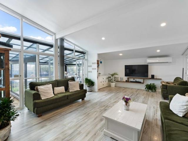 Mount Roskill, 4 bedrooms