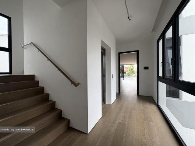 Mount Sinai Lane D10, Detached