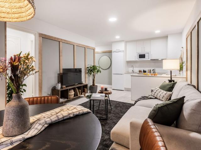 Mountain Themed 1 Bedroom Apartment with Pool in Trafalgar, Madrid, Madrid Amsterdam Apartments for Rent