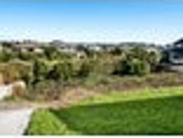 Mountain view, minutes from the beach!