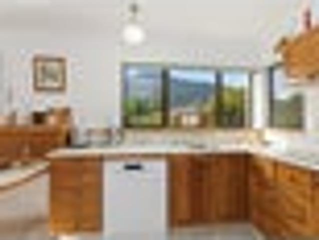 Mountain Views & Easy Living