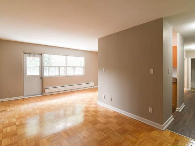 Mountain Apartments 2 Bedroom Apartment for Rent at 20 Mountain Ave N, Hamilton, ON L8G 3P2 Stoney Creek Estates