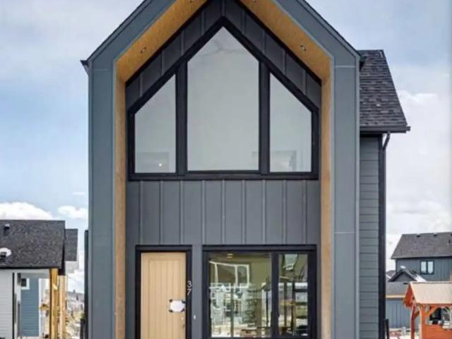 Mountain Cottage get away only 30 minutes to Canmore