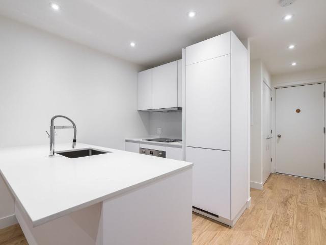 Mountain Place 1 Bedroom Apartment for Rent at 3468 Rue Drummond, Montréal, QC H3G 1Y4