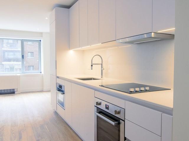 Mountain Place 2 Bedroom Apartment for Rent at 3468 Rue Drummond, Montréal, QC H3G 1Y4