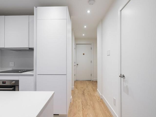 Mountain Place 2 Bedroom Apartment for Rent at 3468 Rue Drummond, Montréal, QC H3G 1Y4