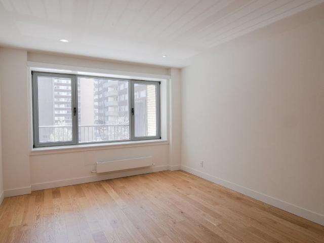 Mountain Place 2 Bedroom Apartment for Rent at 3468 Rue Drummond, Montréal, QC H3G 1Y4