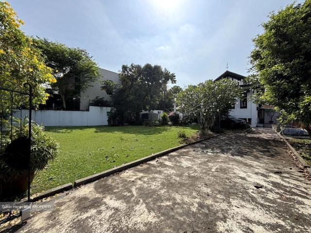 Mountbatten Road D15, Detached