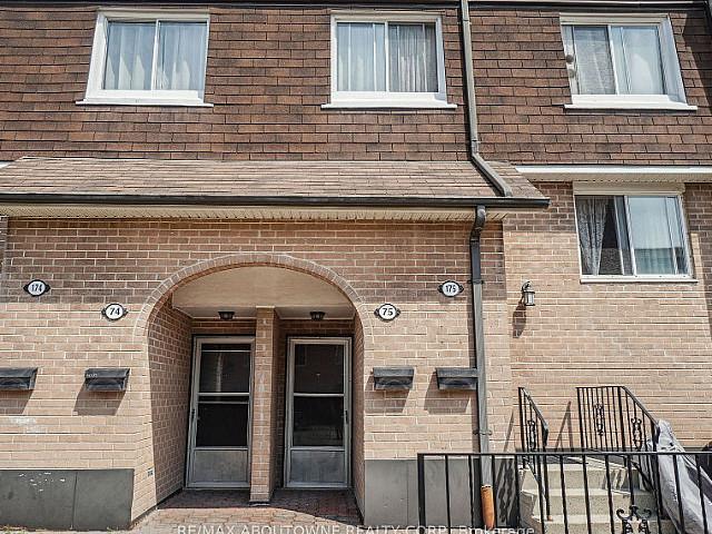 Move in Condition, Clarkson 2 Bed 2 Bth Condo Townhouse For Sale
