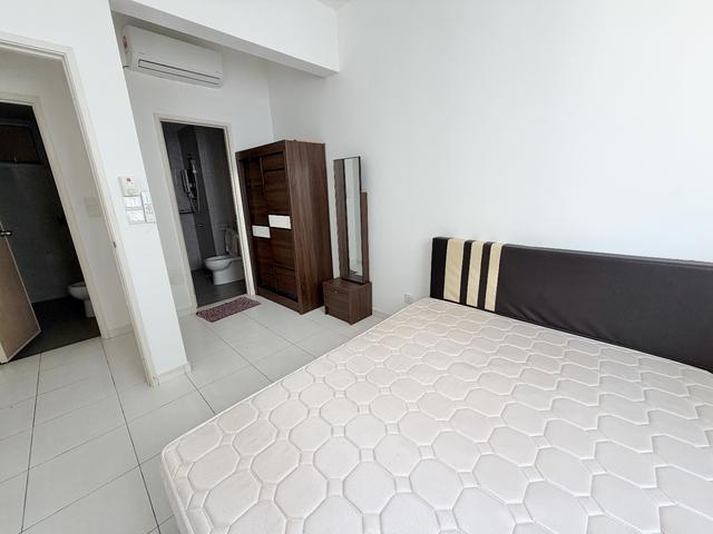 Move In Ready Fully Furnished Renovated ISantorini with 2 Carparks