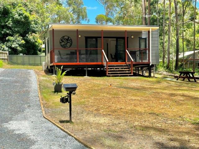 MOVE IN READY INVESTMENT DELIGHT PERFECTLY LOCATED IN THE HEART OF TOWN!