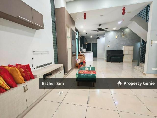 Move In Ready Luxury: Gated And Guarded 3 Storey Semi D in the Heart of Raja Uda, Butterworth. Near Schools, HawkerFood Center,Banks etc