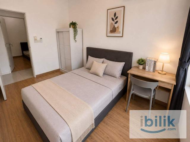 MOVE IN READY ROOM @ THE GREENS! Convenient & Comfortable