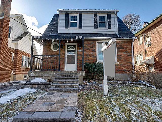 ⚡move In Ready 3 Bed And 3 Bath Detached Home W/finished Bsmt!