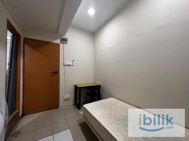 Move in ready! ‼️ *8–10 min walk* – Masjid Jamek / Plaza Rakyat LRT Station *10 min drive* – KL Tower