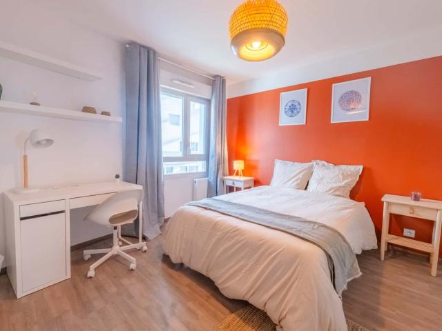 Move into this 13 m² room within Bacalan BO43