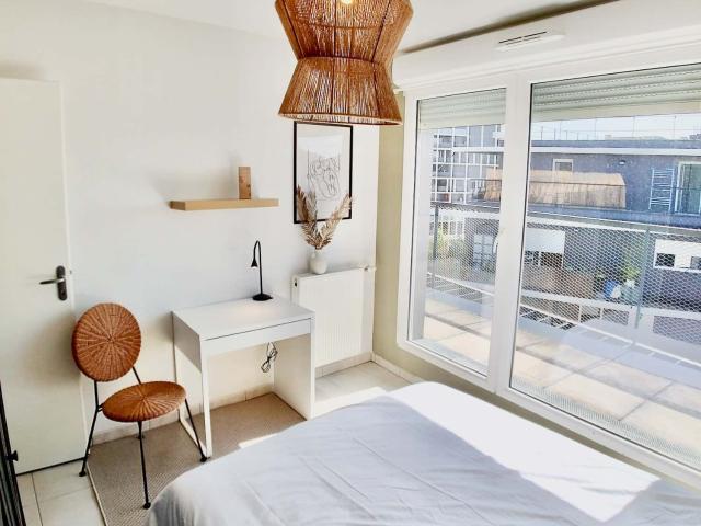 Move into this 10 m² room in the heart of a coliving duplex in Bordeaux BO27