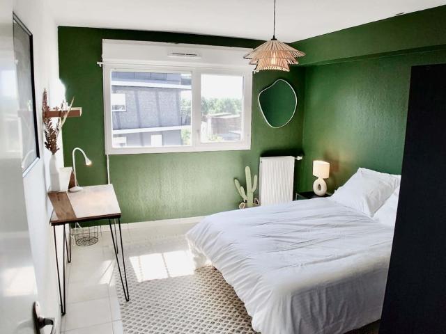 Move into this 11 m² bedroom located in a coliving duplex apartment in Bordeaux BO24