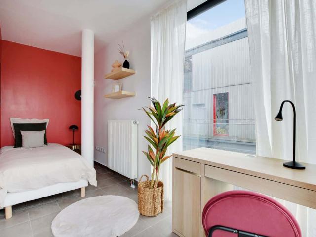 Move into this contemporary 10 m² room in a coliving space in Paris PA104