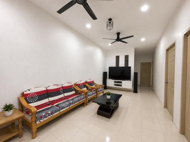 MOYAN SINGLE STOREY TERRACE INTERMEDIATE FOR SALE At BATU KAWA KUCHING