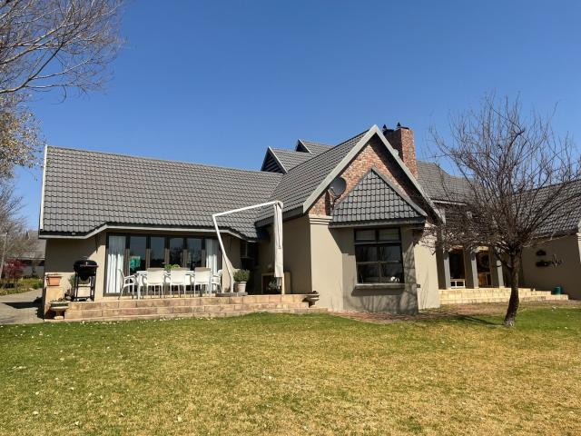 MLS SOLE EXCLUSIVE Elegant home located beside the river, featuring stunning views