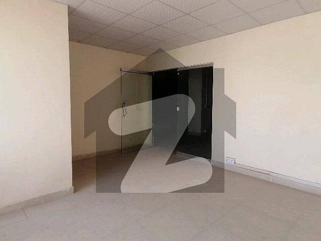 Mm Alam Rod Hot Location Near Tahzeeb Bakery