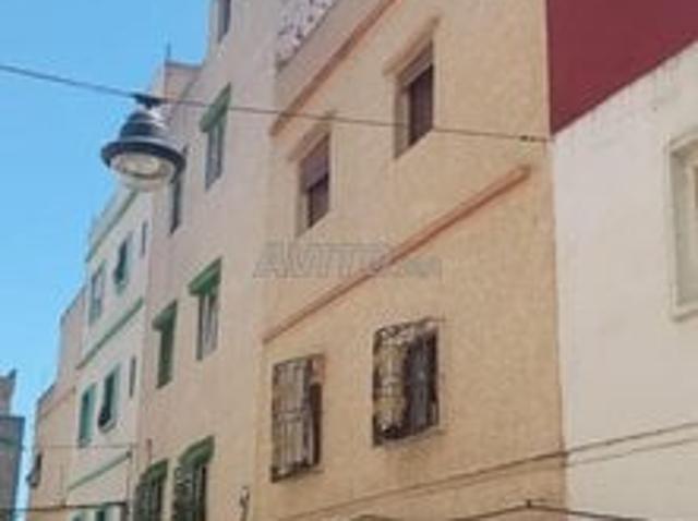 منزل من 3 طوابق للبيع بحي كاسابرطا