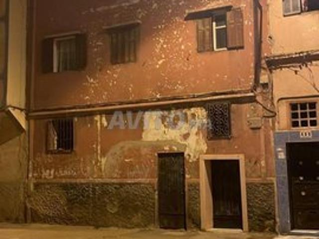 منزل للبيع في سيدي عثمان قرب القشلة