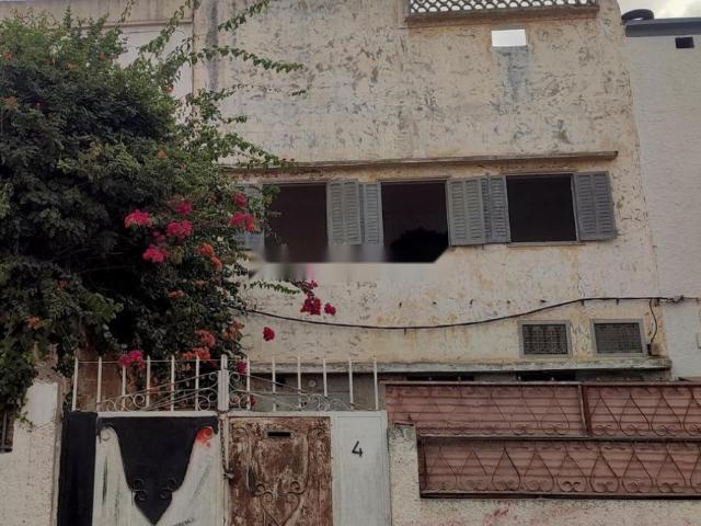 منزل للبيع محفظ بمجموعة السطات ساكنية