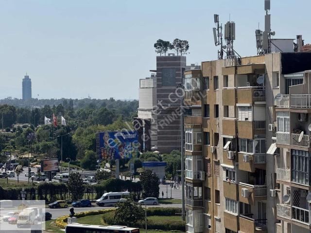 Msg'den İnönü Cadde Üzerinde Avm & Metro Çarprazı Otoparklı 3+1