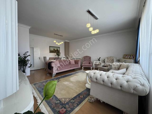 Msg'den Mithatpaşa Cadde Yakını Masrafsız Geniş 3+1 Daire