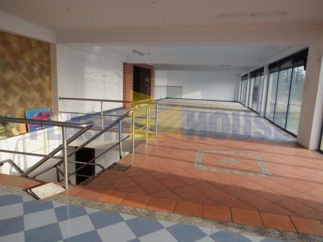 MPNA6009 Armazém com 1921m2 de área coberta em zona industrial