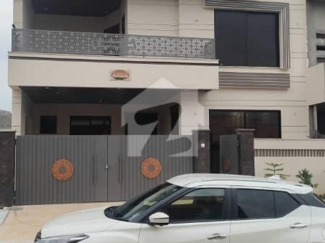 MPCHS B17 Block E 8 Marla Luxury House For Sale With All Facilities Having A+ Quality Work. Fresh House Not Used Single Day